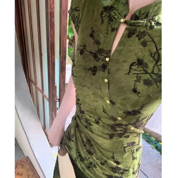 Abito da donna con gonna lunga alla caviglia primavera estate Nuovo abito cheongsam ricamato in stile cinese 2025 scava fuori la vita