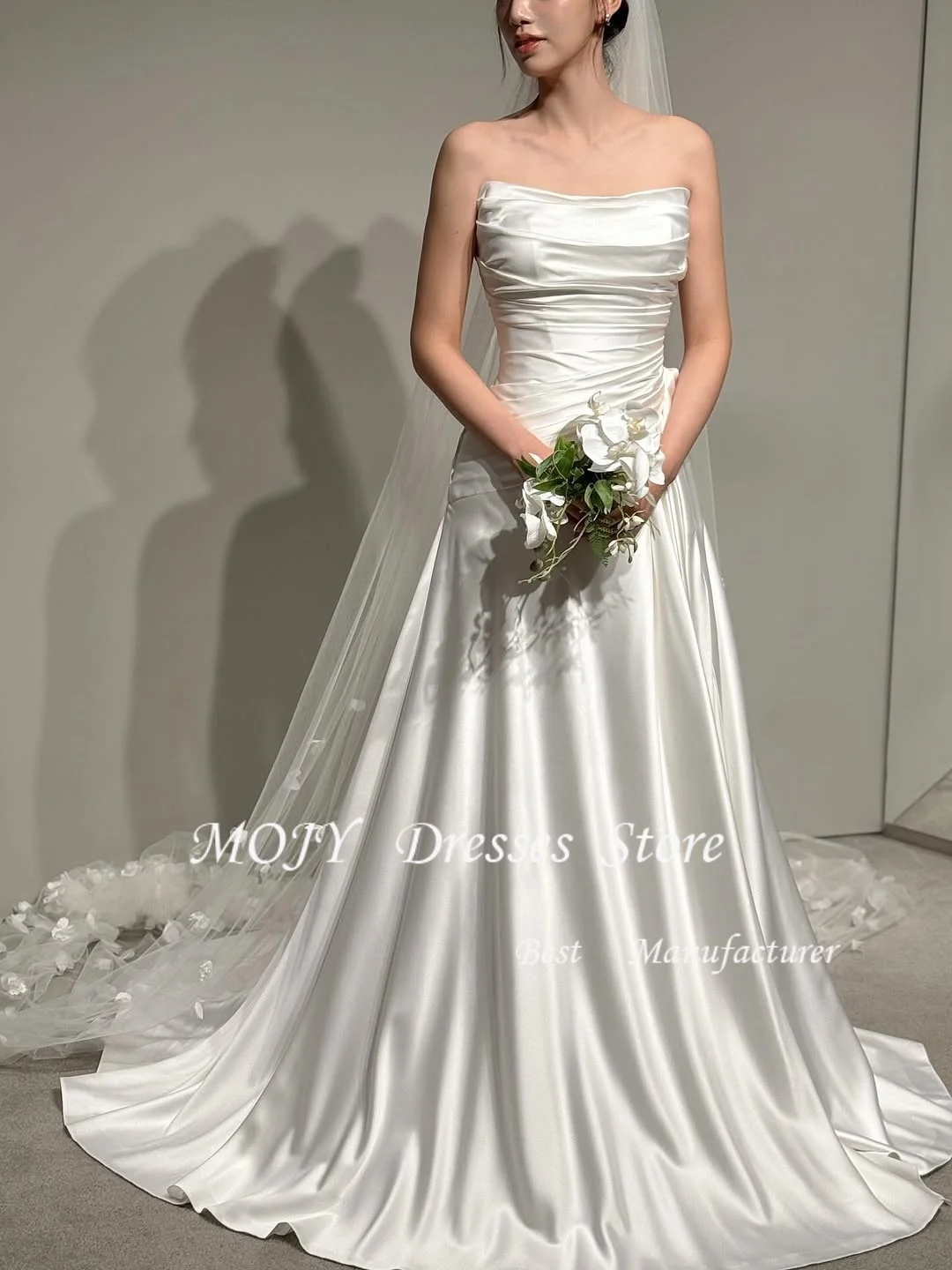 

Mojy Simple Korea A-Line Wedding Dresses 웨딩드레스 Soft Stain Lvory Pleat Customized Korea Photoshoot Plus Size Bridal Gown 202