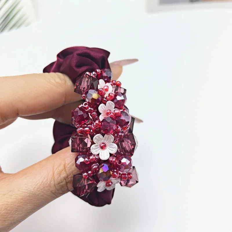 

2025 New Arrvial Luxurious Acrylic Flower Scrunchie Hair Tie Satin Crystal Ponytail Holder Fashionable Women Hair Accessories