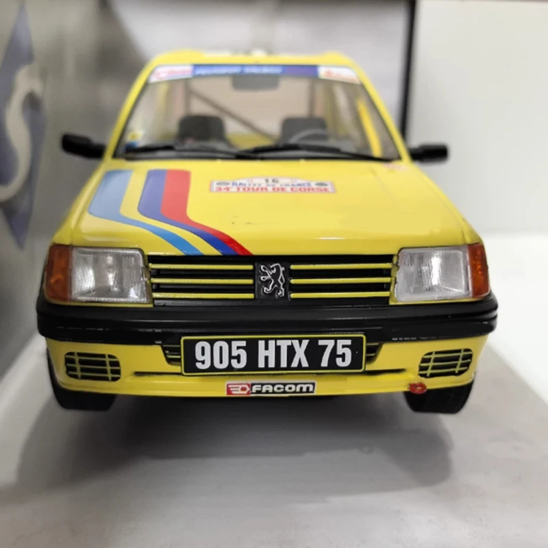 

SOLIDO масштаб 1/18 205 # 16 1990-х годов, имитация модели автомобиля из сплава, статическая коллекция, украшенные праздничными подарками, игрушки, сувенирный подарок