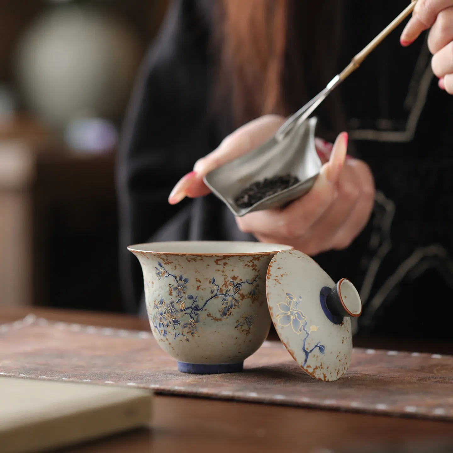Blue and White Flint Red Magnolia Qinghe Gaiwan, Large Ceramic Tea Bowl in Gift Box for Daily Brewing, Tea Tasting and Display