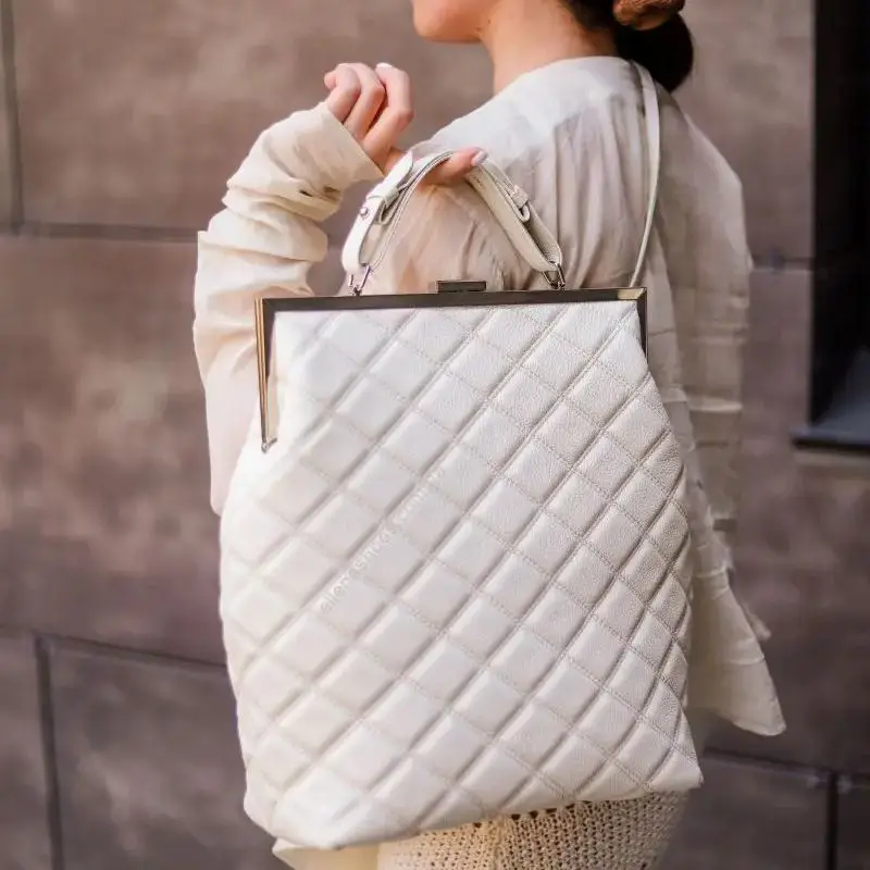 

LOST IN VINTAGE Artificial Leather Bag Rhombus Fabric Kiss-lock Big Female Clutch Handbag Proudly Carried In Hand 36x30x15cm