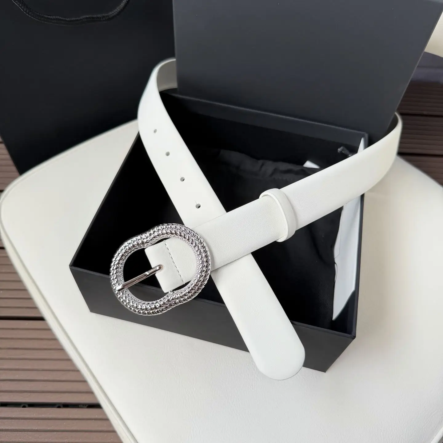 Women White Smooth Leather Waist Belt, Silver Braided Oval Pin Buckle, Solid Color Decorative Belt for Dress Jeans