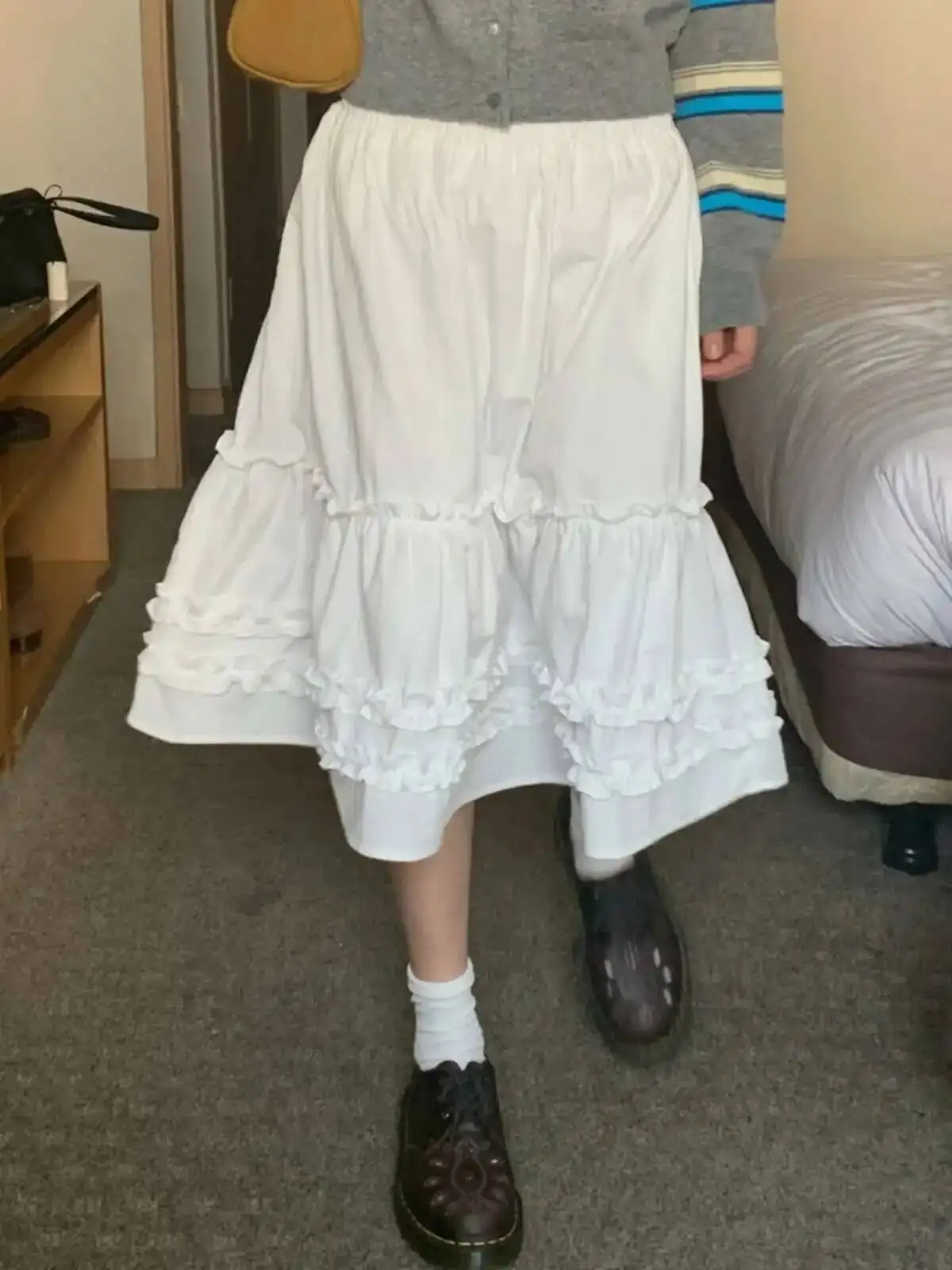 

Весенняя белая юбка трапециевидной формы, женская шикарная милая маленькая юбка с подолом и эластичной резинкой на талии, корейская модная женская юбка с высокой талией U2KR