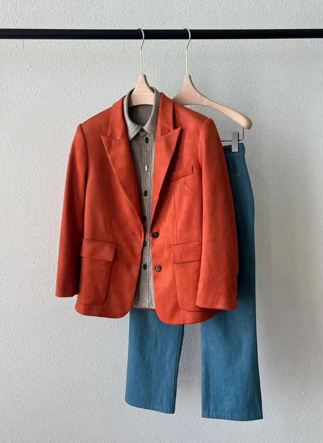 冬の新しいカジュアルで多用途なラペル付きスエードベルベットスーツ、上品な女性服