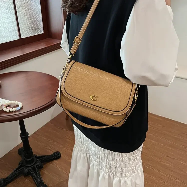 2026 New High-end Temperament Women's Versatile Shoulder Messenger Bag European and American Retro Flip Small Square Bag