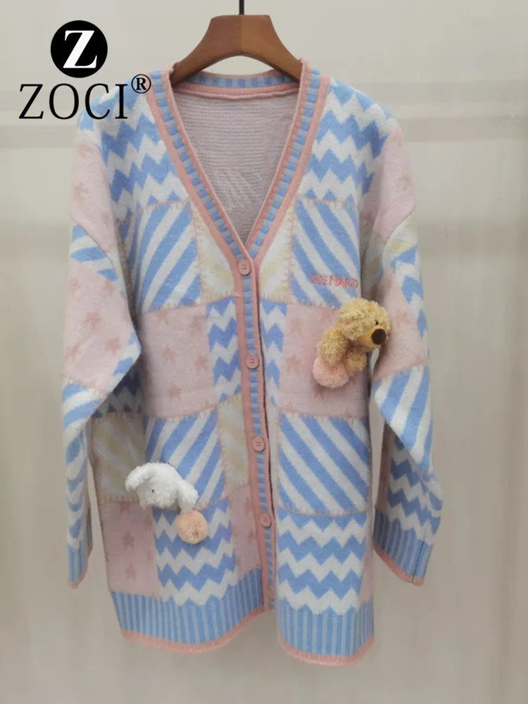 [ZOCI] Winter Design With Contrasting Color Jacquard Three-dimensional Teddy Bear V-neck Knitted Sweater For Women,