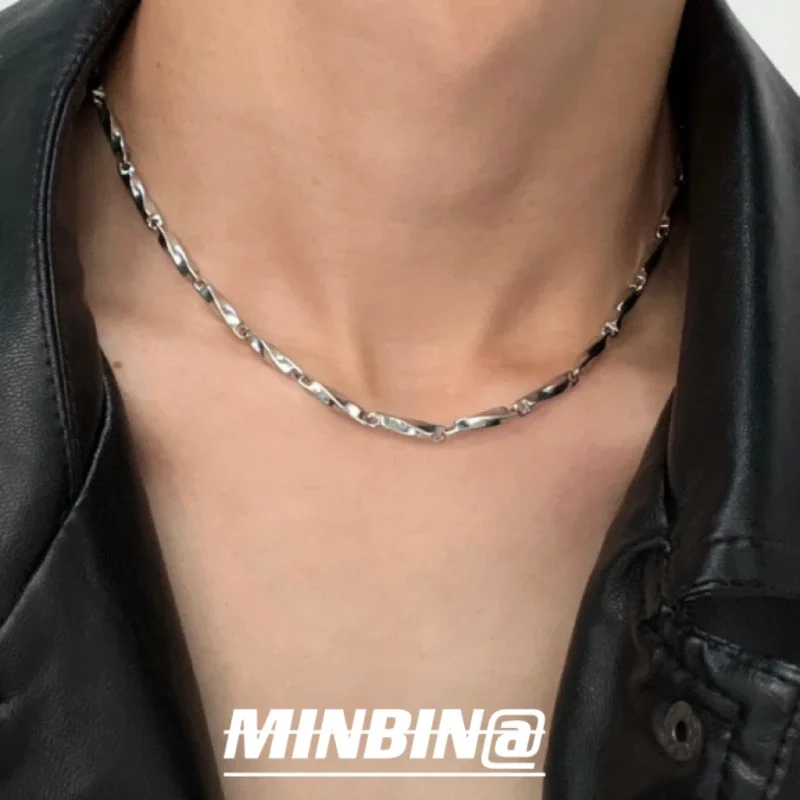 Mobius titanium steel necklace for men and women does not fade cold wind hip hop personality advanced sense collarbone chain me