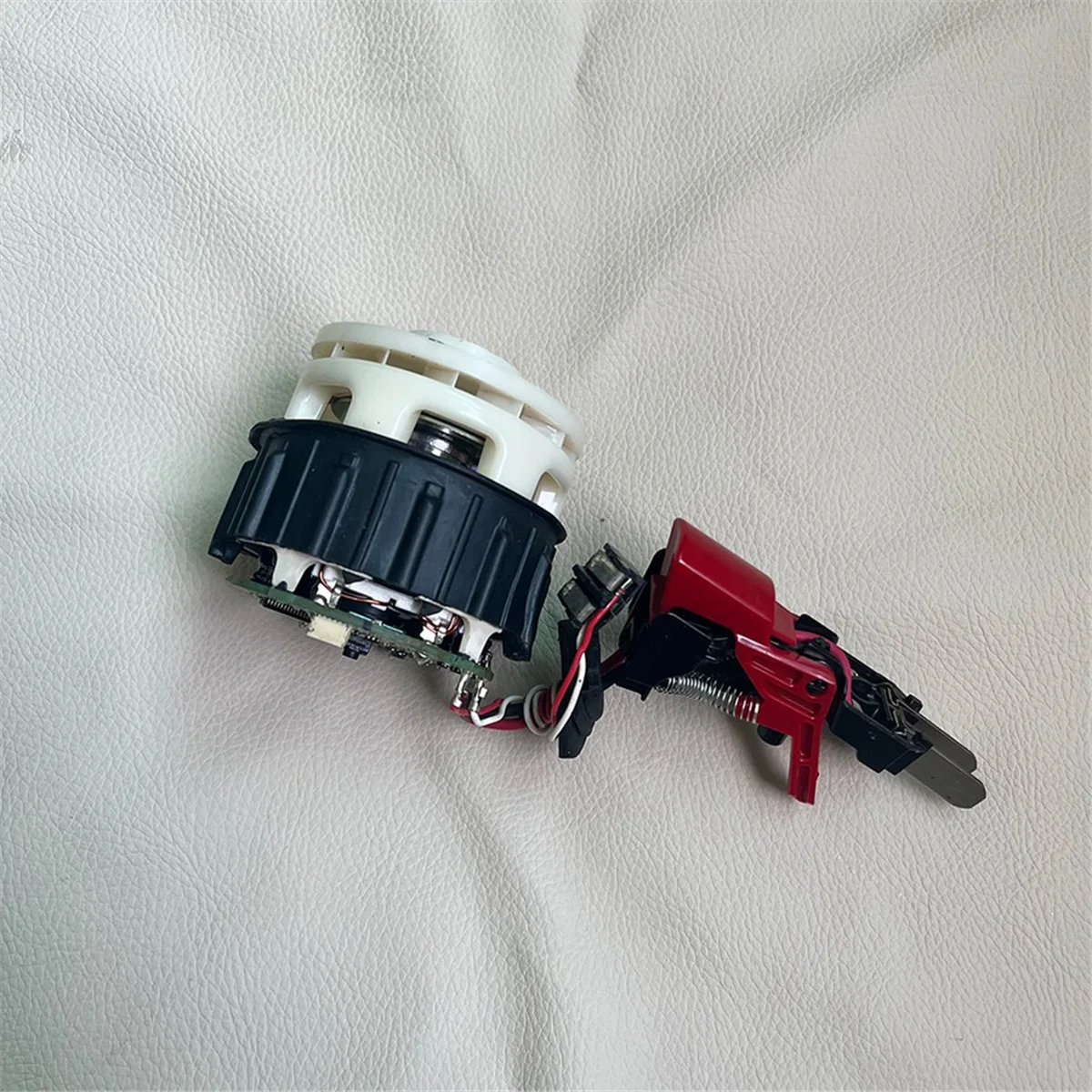 เครื่องดูดฝุ่นมอเตอร์เมนบอร์ดสวิทช์ embly สําหรับ Dyson V6 DC62 DC74 DC59 DC53 DC52 เปลี่ยนมอเตอร์อุปกรณ์สวิทช์