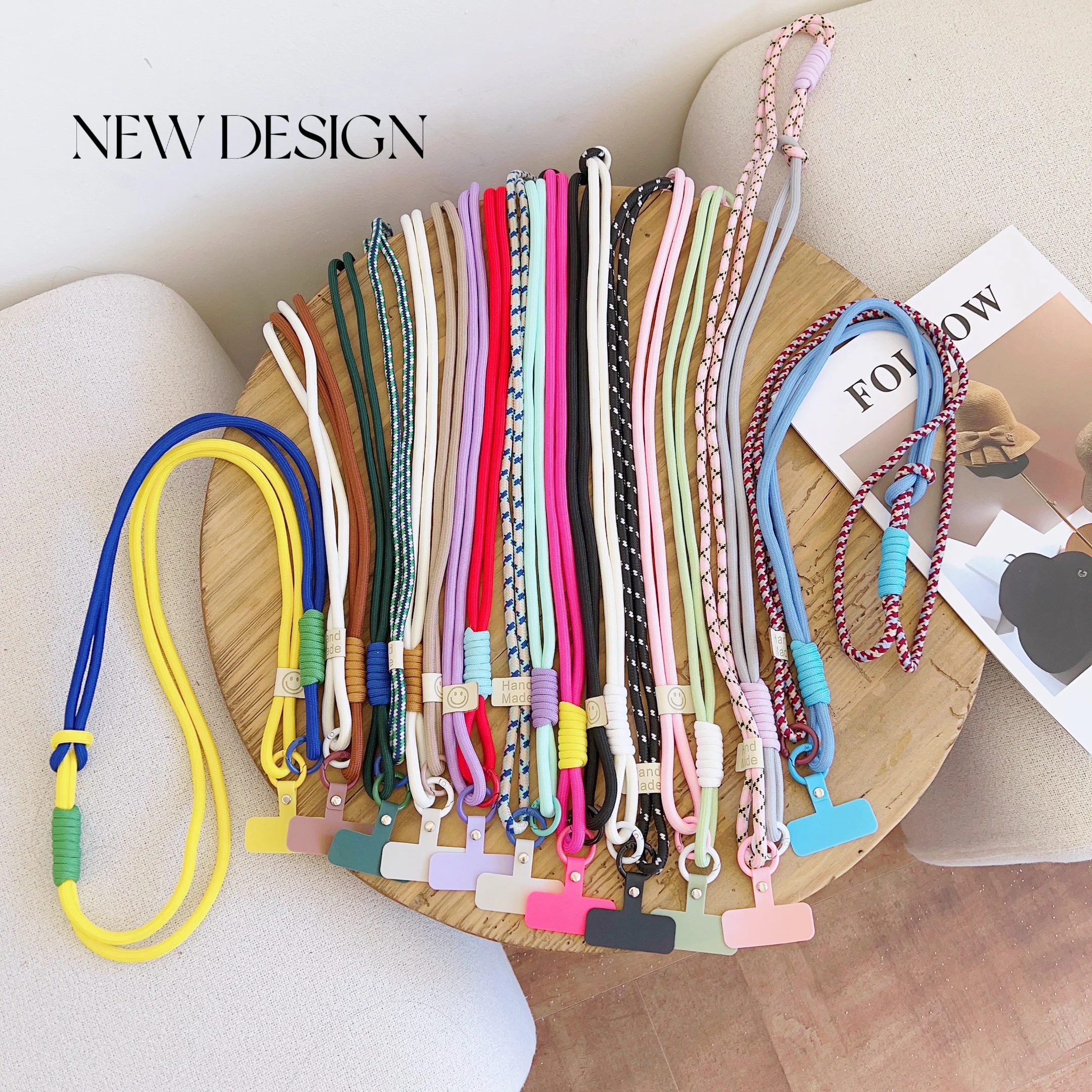 

Модный и креативный двухцветный универсальный ремешок для мобильного телефона с диагональной длинной веревкой и цветной силиконовой подвесной деталью