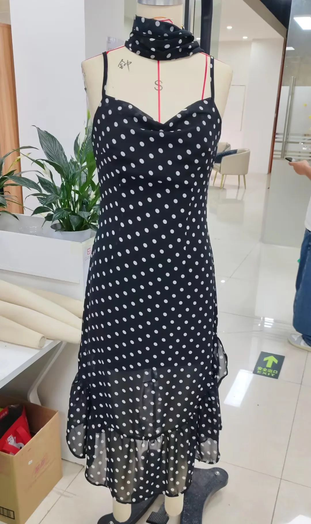 

Женское летнее платье на тонких бретельках, повседневное вечернее платье с рюшами в горошек и шарф для отдыха, пляжная уличная одежда