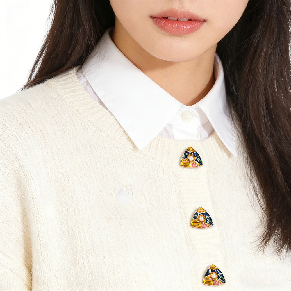 Dreieckige Emaille-Brosche aus Legierung mit Kunstperlen für Strickjacke, Mantel, Jacke, DIY-Bastelarbeiten, Vintage-Ethno-Stil, Geschenk für Frauen, Neu – Detail 3