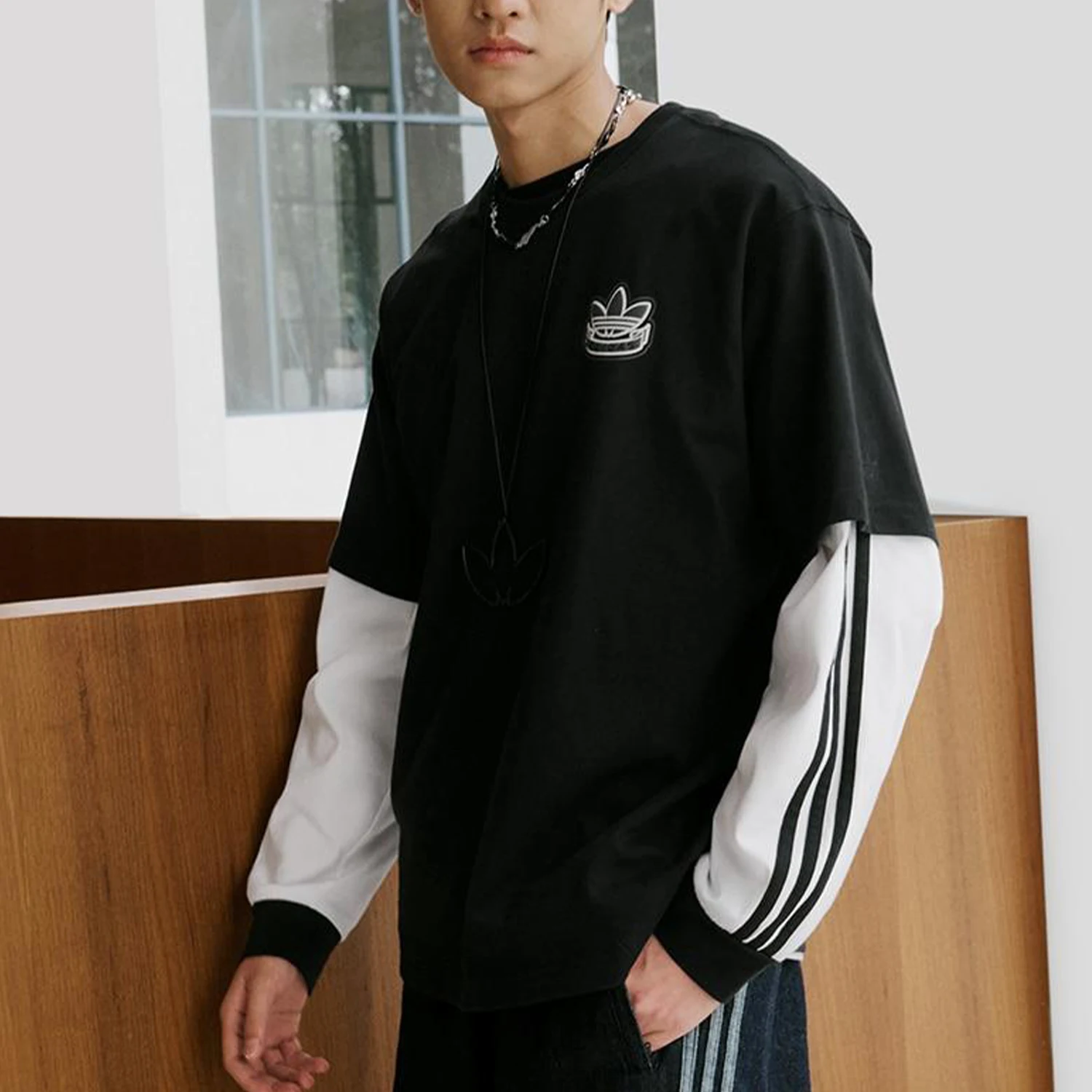 

Adidas Originals Unisex Minimalist Sport Round Neck Tee KC3107