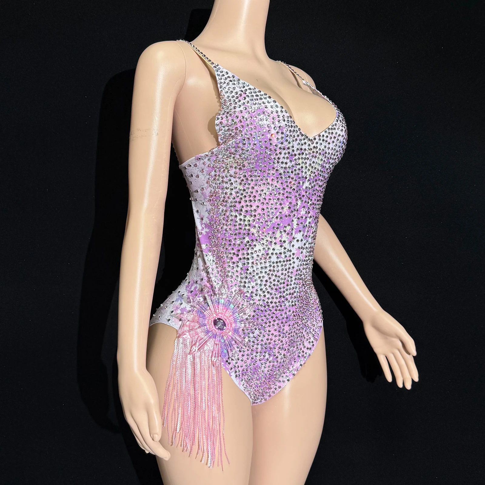 زي نسائي وردي أرجواني سباركلي شرابة ارتداءها أحجار الراين مثير نادي حفلة عيد ميلاد مرحلة المغني الملبس الرقص اللاتينية مهرجان