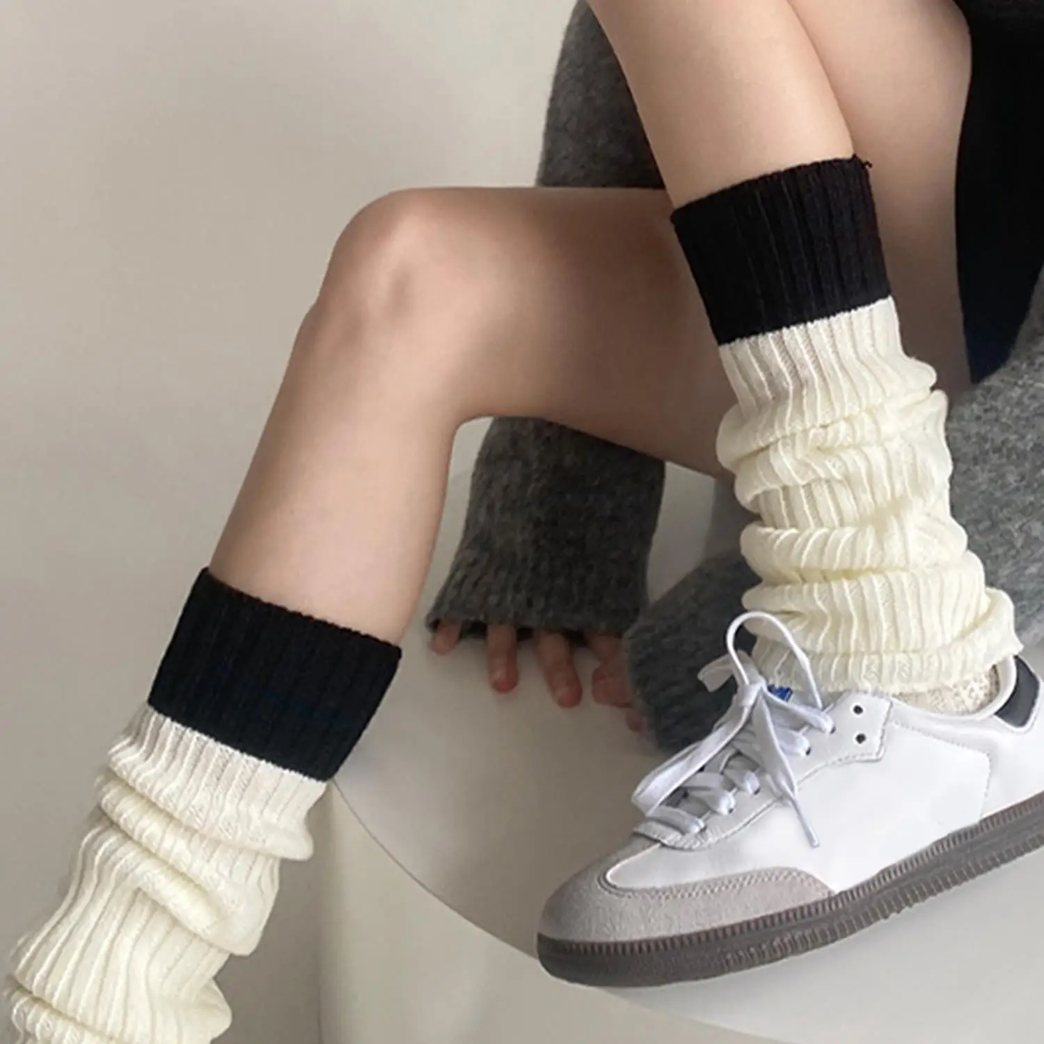 Women Black And White Pleated Pile Socks Fashionable Lolita Leg Warmers Girls Autumn Winter Loose Comfortable Mid Tube Socks