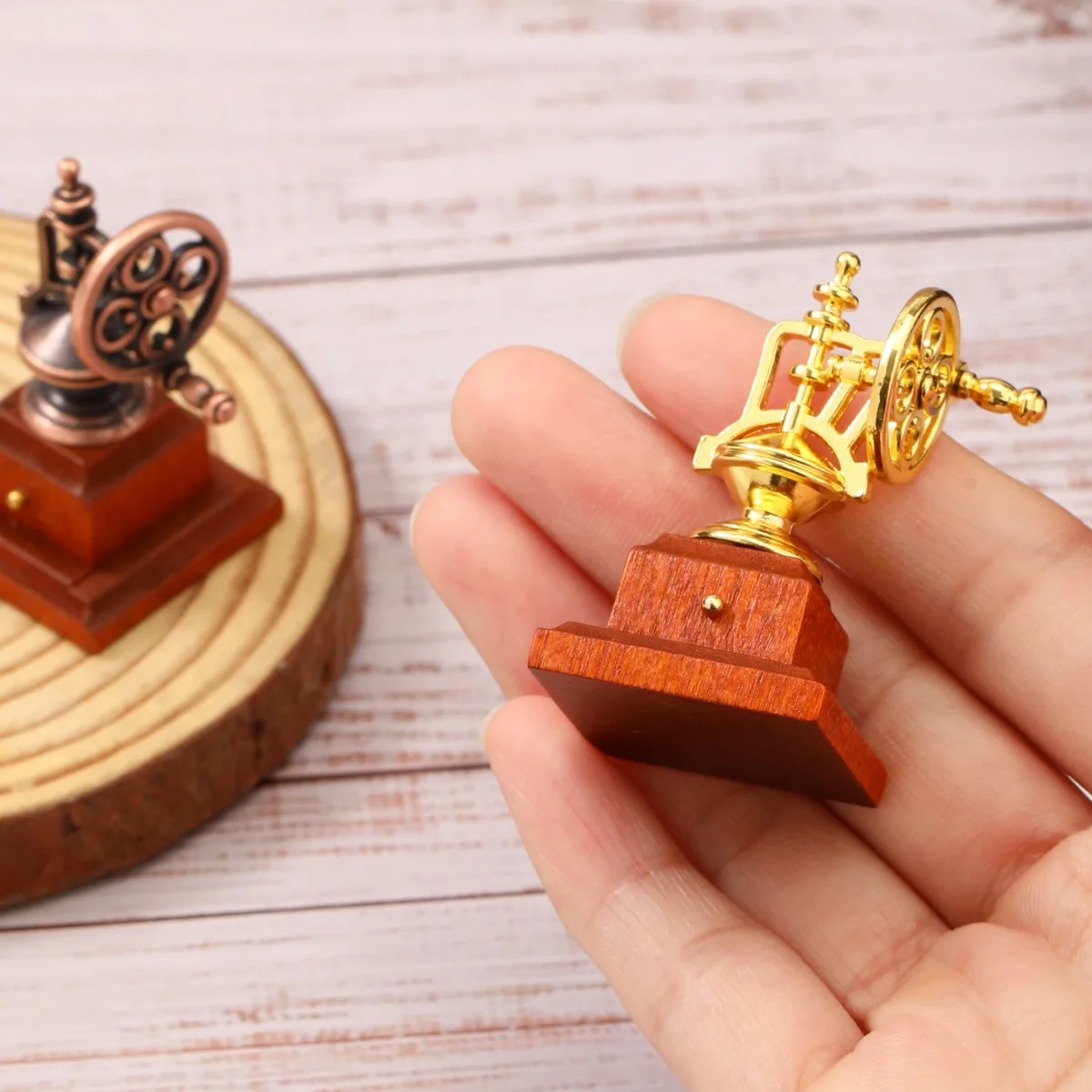 Mini Hand Crank Coffee Machine Vintage Coffee Grinder Model Realistic Miniature Dollhouse Living Scene Desktop Decoration