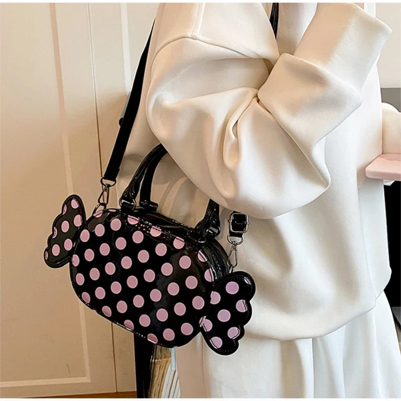 Ausgefallene Bonbon-Bartform Gepunktete Crossbody-Schultertasche, Damen-Umhängetasche, Leichte Handytasche, Niedliche Farbkontrast-PU-Handtasche – Detail 16