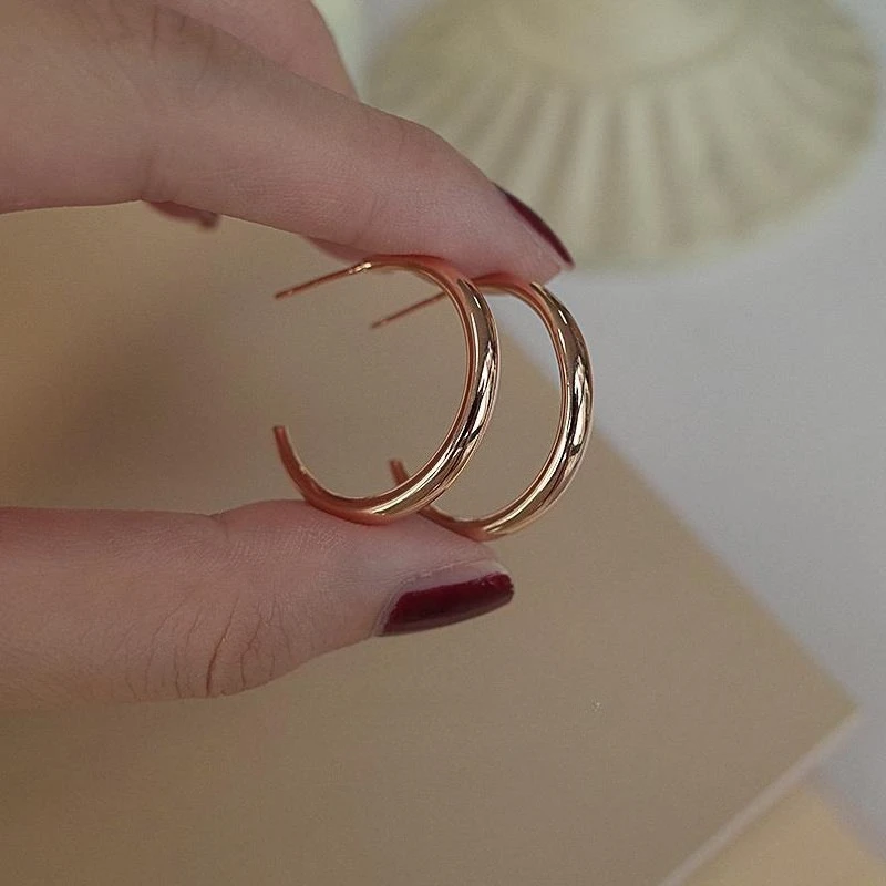 

C Shape Smooth Hoop Earrings for Women Korean Retro Design Minimalist Light Luxury Silver Tone Hypoallergenic Daily Wear