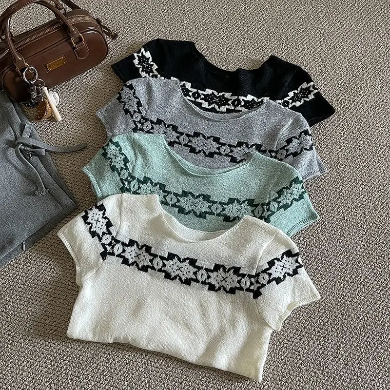 

Deeptown Gray Elegant Floral Embroidered Women Knitted T-Shirts Sweet Vintage Short Sleeve Korean Fashion Tees Slim Basic Casual