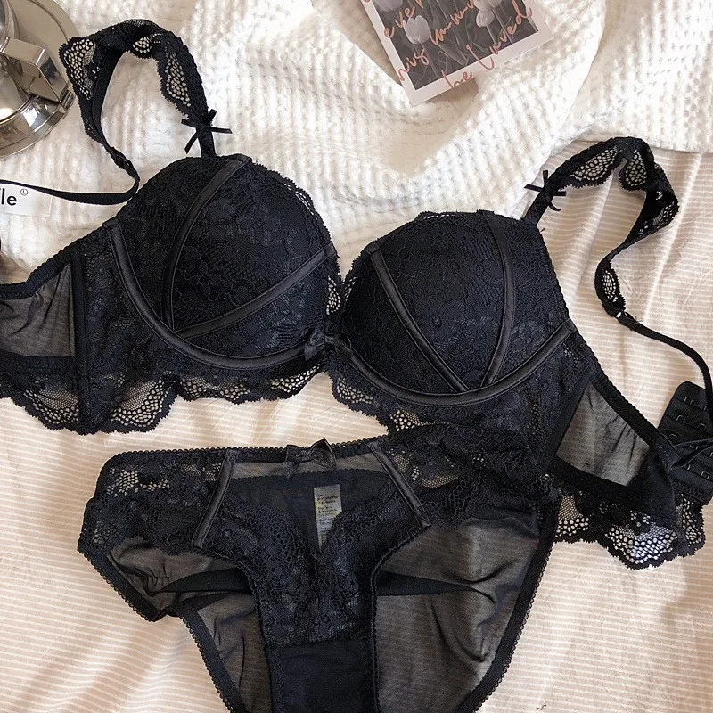 Sexy women's wear, French lace embroidered bra set, cordless underwear, classic black bandages, thick cups, Winter underwear,