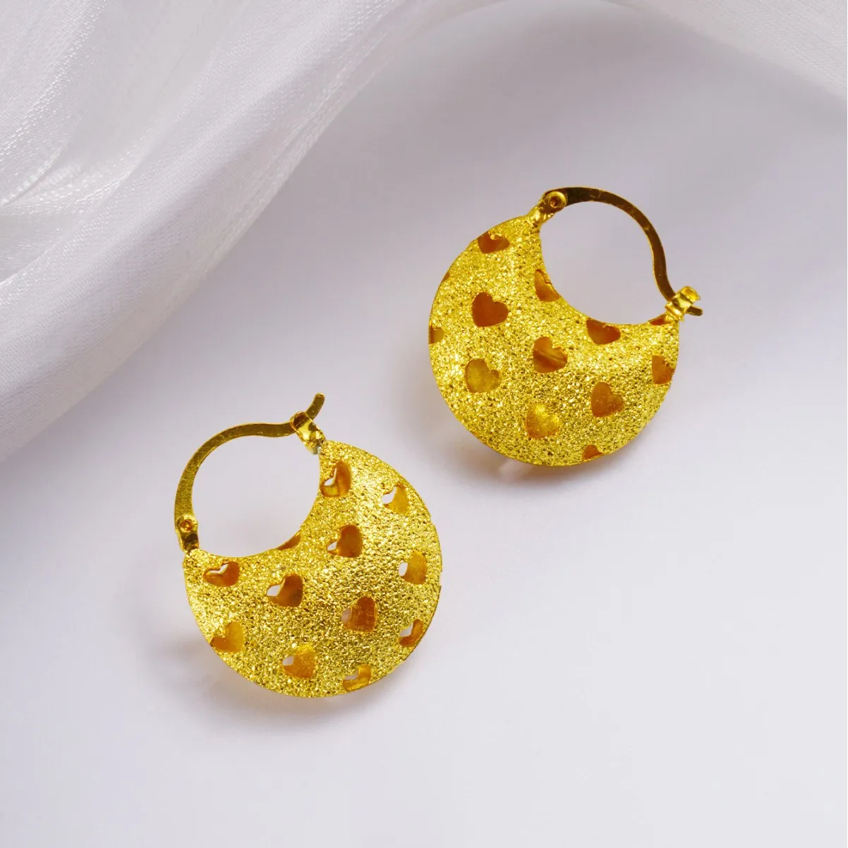 Huixing Jewelry Factory Earrings Color Retention Star Hollow Exaggerated Design Vacuum Electroplating 24K Gold Earrings Women