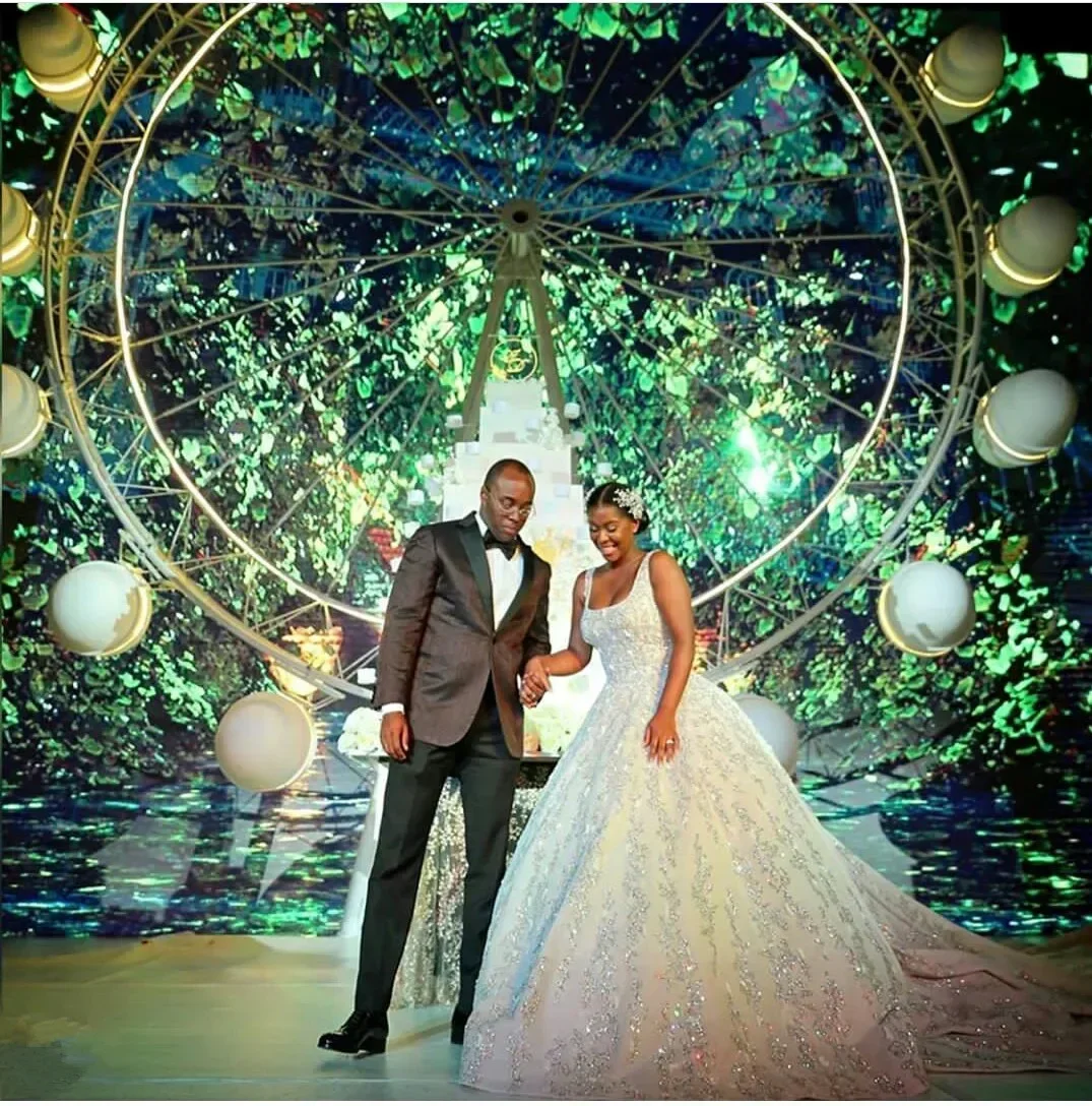 Maßgeschneiderte Brautkleider in Übergröße 2024, U-Ausschnitt, Applikation, Perlen, afrikanische Vestidos De Novia, langer Zug, luxuriöse Brautkleider