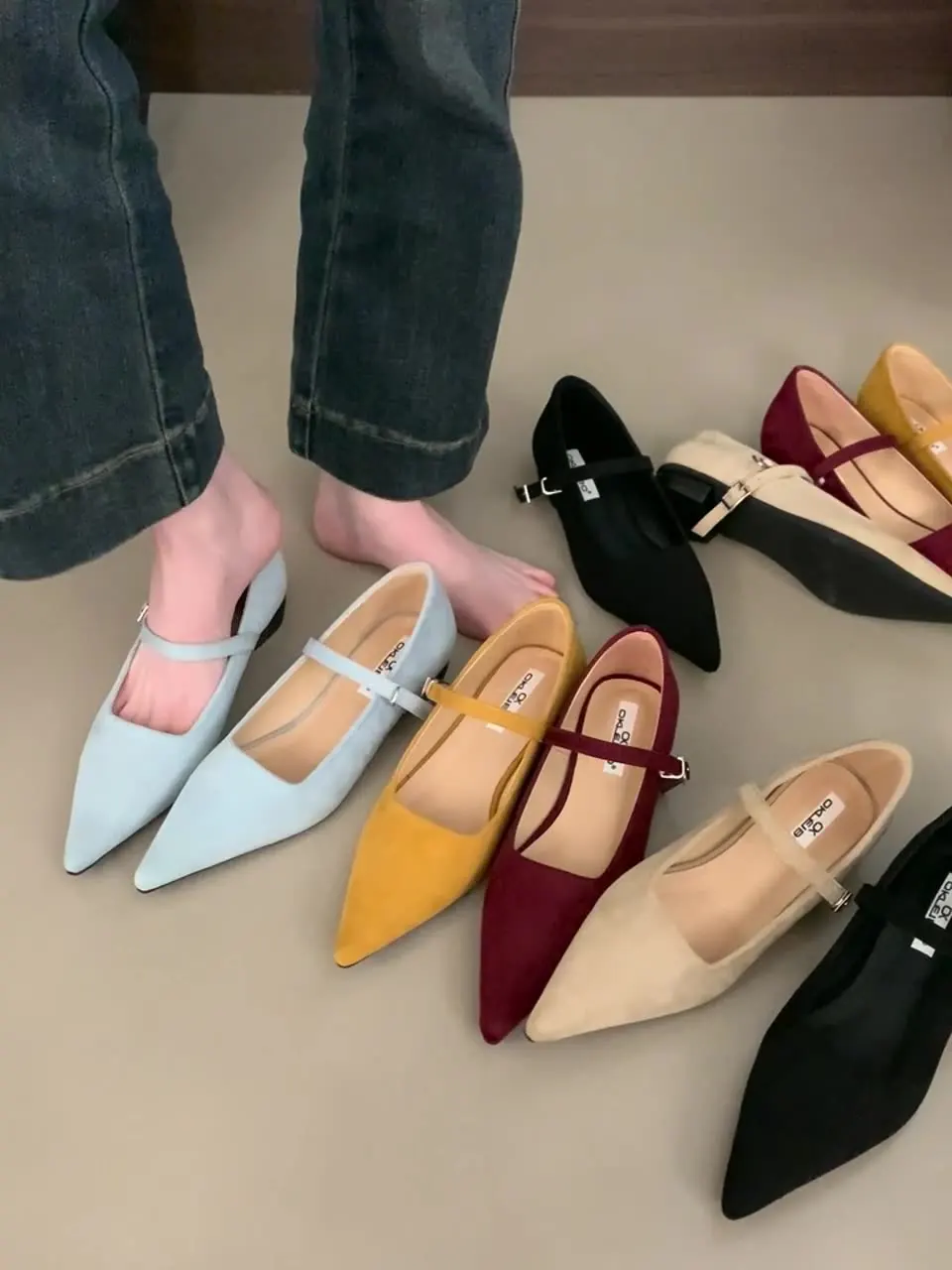 カジュアル女性の靴ローヒールソフト女性の靴浅い口ポインテッドトゥ新しいドレスメアリージェーンズフロックレースアップ固体ゴム Leisu