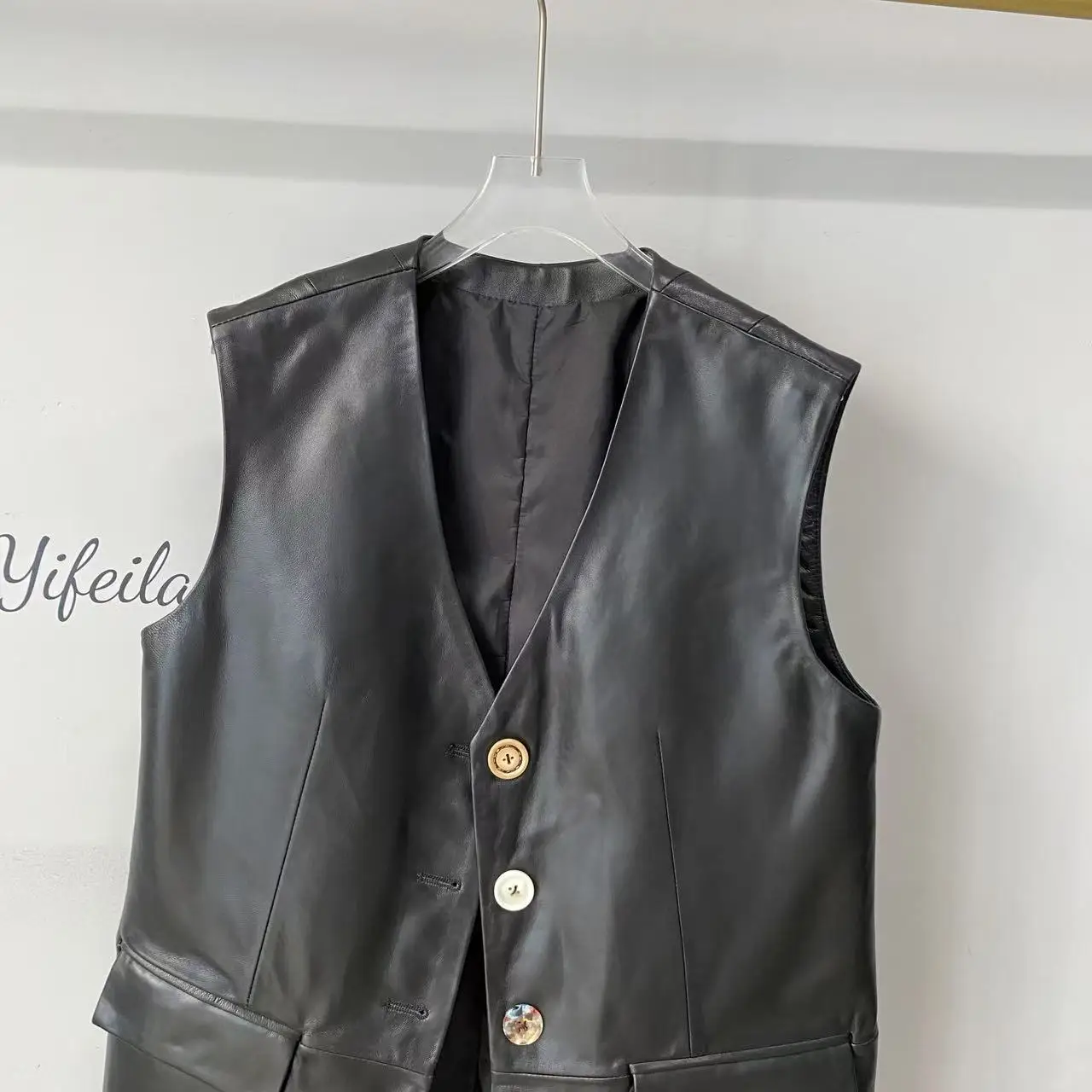 Nowa damska kamizelka ze skóry naturalnej owczej na jesień 2025, uniwersalna, średniej długości, z dekoltem w serek, wielofunkcyjna odzież wierzchnia.