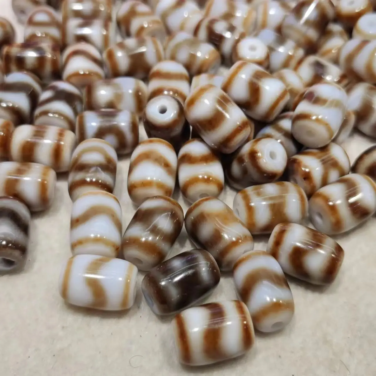 100pcs/lot natural multi-pattern old agate dzi wholesale Brown white Inlaid silver filigree Weathering line diy Necklace pendant