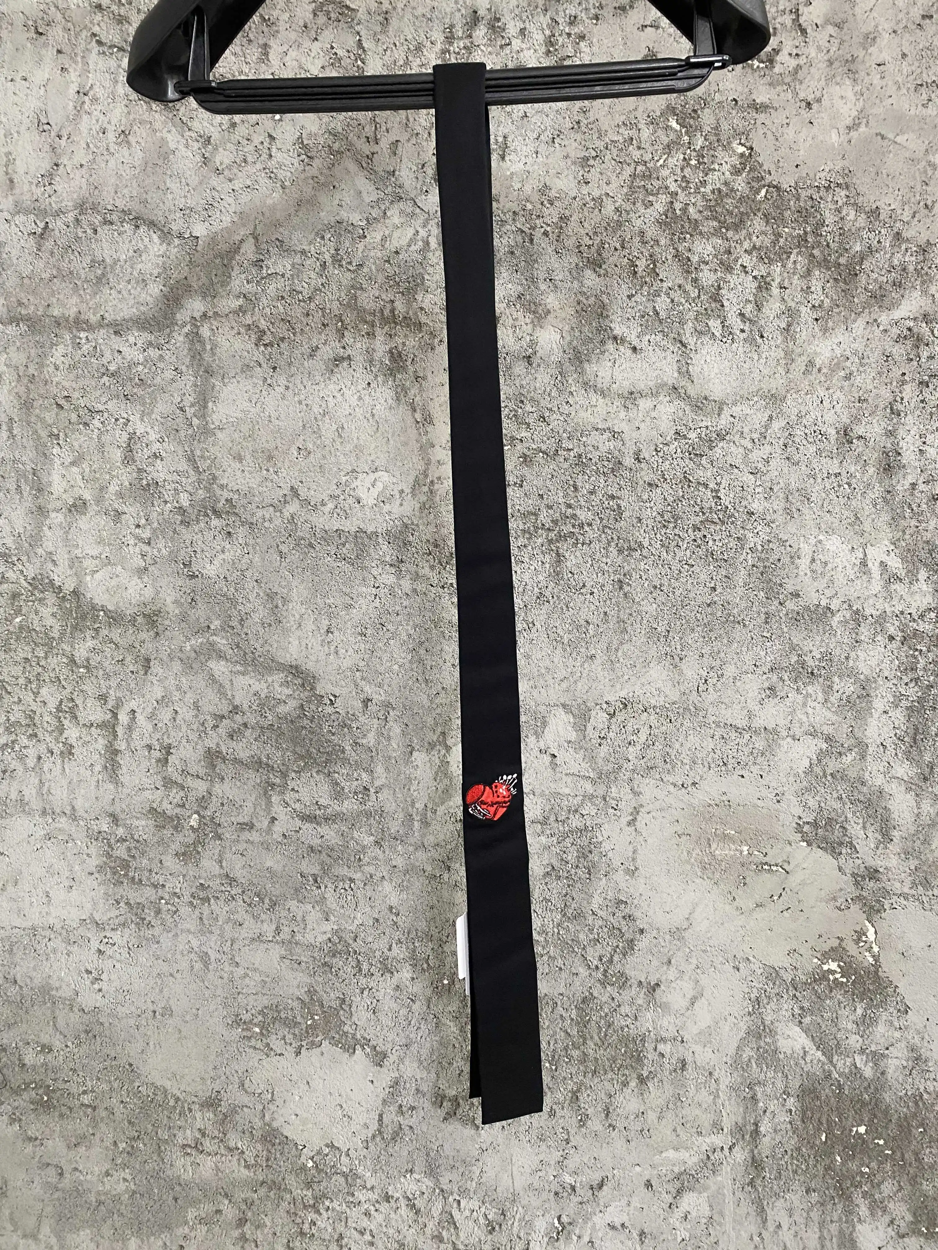 Conception originale, style japonais foncé, niche amour cravate en laine brodée à la main pour la Saint-Valentin