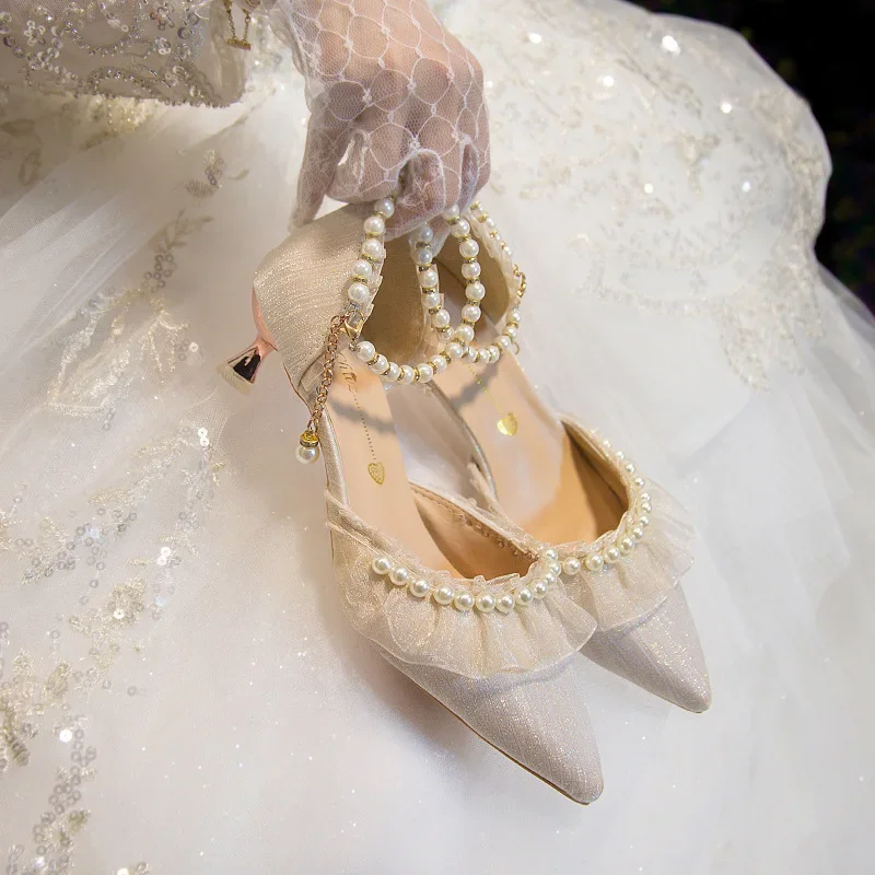 Bombas de tornozelo para mulheres, salto fino de renda elegante, salto med confortável, sapatos de noiva pérola, novo cordão, 2024