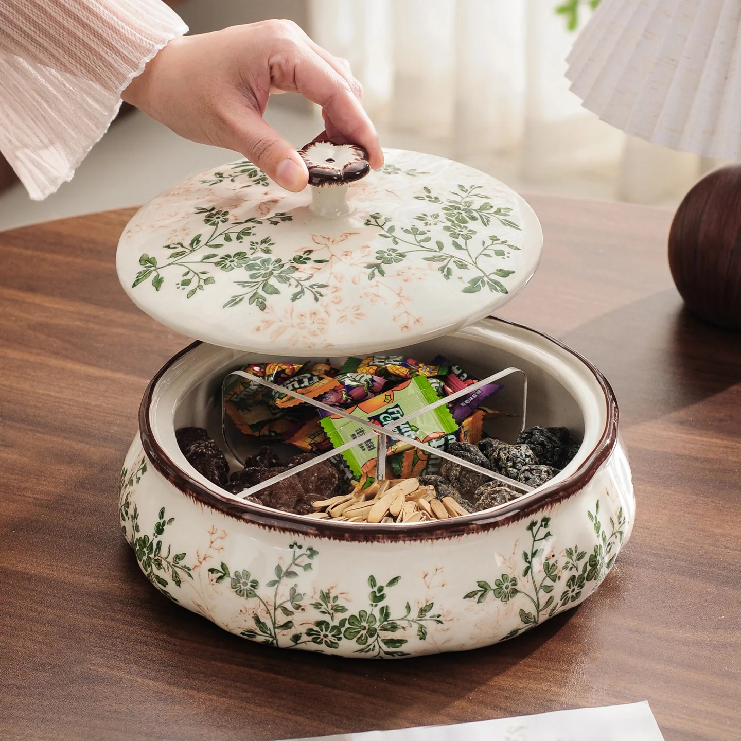 

Ceramic Candy Box with Lid Nut Bowl Storage Jar Fruit Tray Home Living Room Table Decor