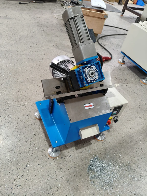 Máquina biseladora de placas automática portátil BC-10D para aplicaciones de acero