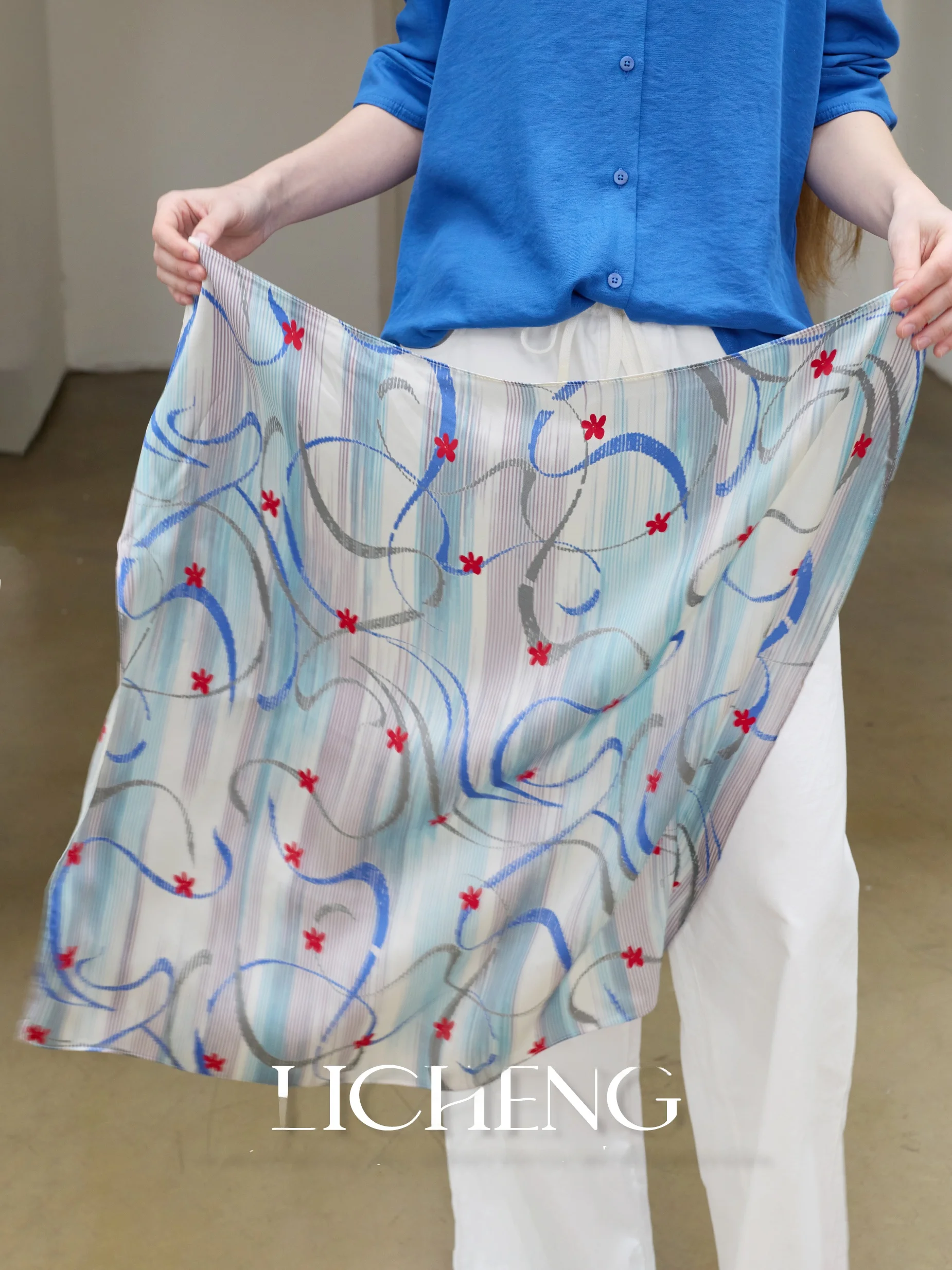 licheng-blue-mist-flower-mage-–-foulard-carre-100-soie-a-imprime-original-pour-femme-collection-printemps-Ete-cadeau-de-qualite
