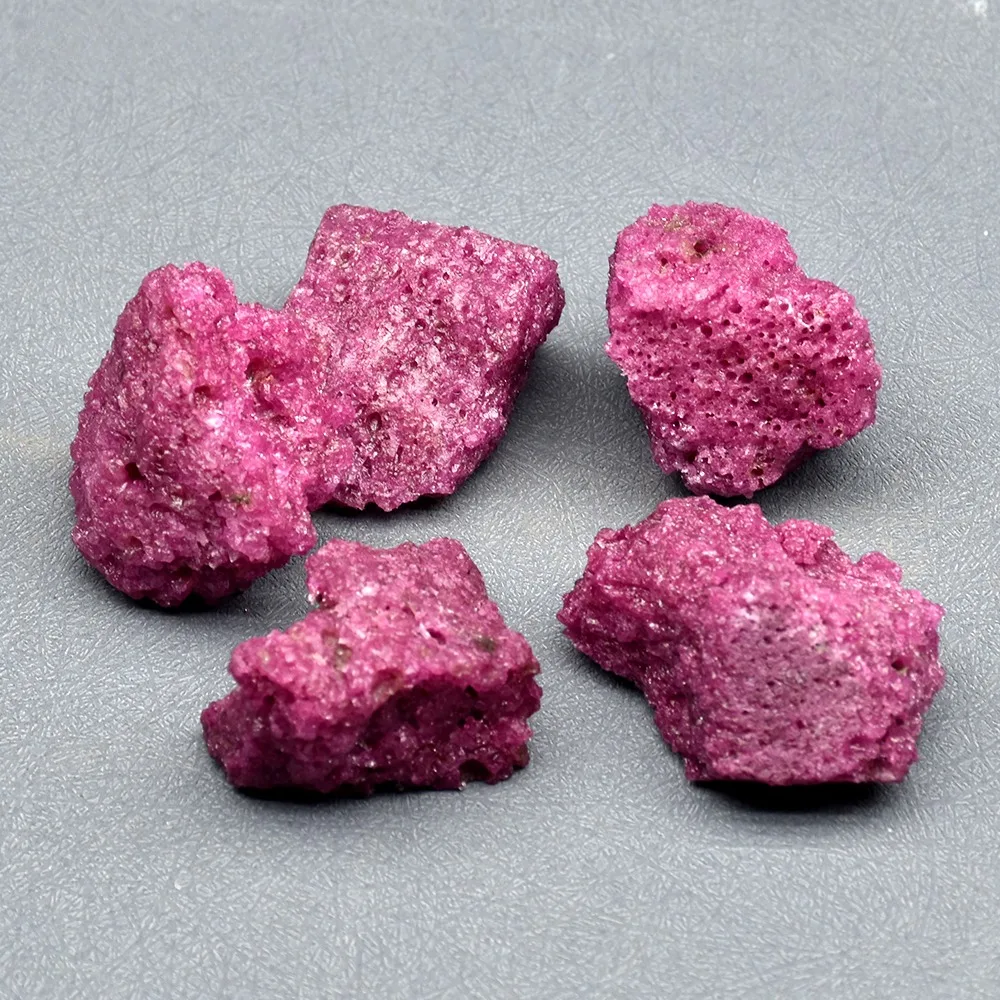 Natürlicher Kristallquarz-Mineralien-Rohstein, rosa Amethyst, Rosenquarz, unregelmäßiger Rohstein, Reiki-Heilung, Heimdekoration