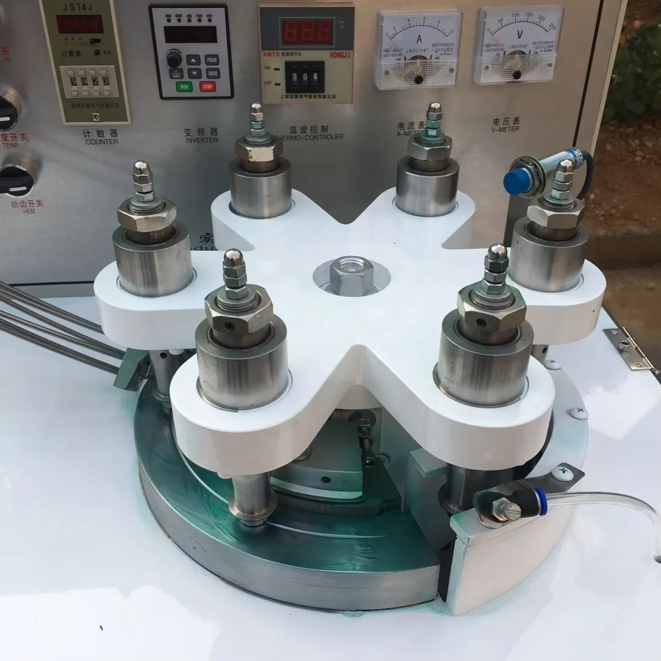 Automatic plastic cap anti-theft ring folding and slitting machine
