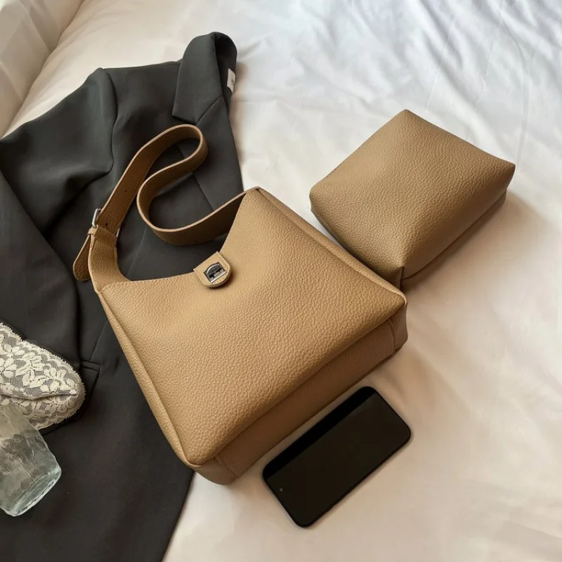 

Trendy Bucket Bag For Women With Tassel And Pom Pom Pu Leather Handbag Fashion Daily Shopping Travel Bag