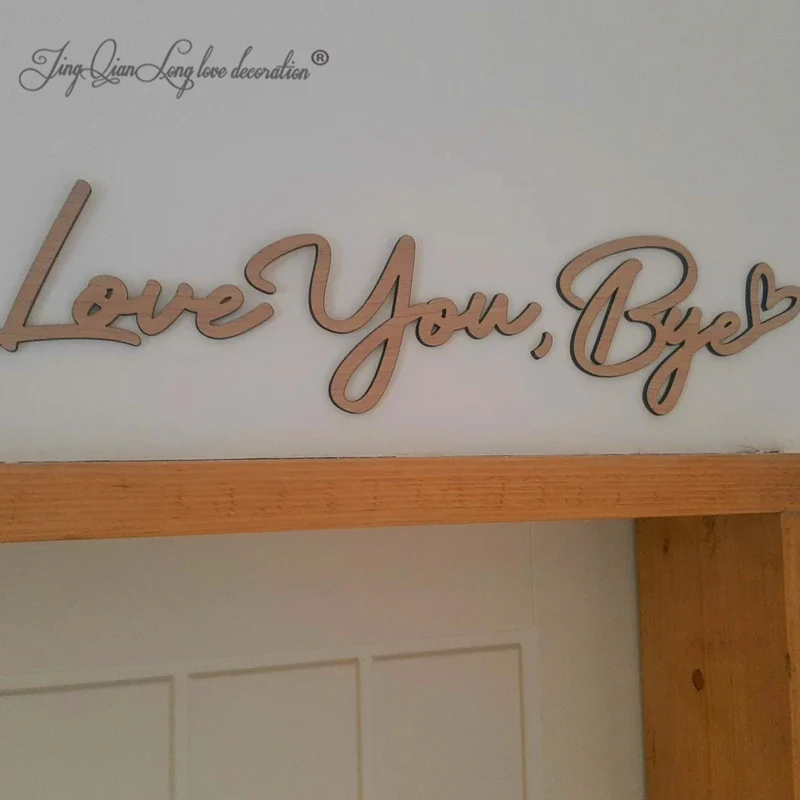 ป้ายไม้สลักข้อความ 'รักนะ ลาก่อน' สำหรับติดเหนือประตูทางเข้า ทำจากไม้ธรรมชาติ