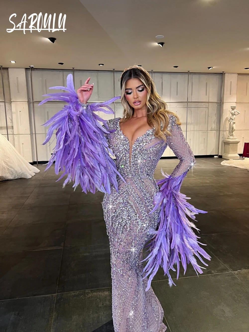 

Illusion V Neck Women Luxury Evening Dress Feathered Crystals Customized Sexy Prom Gown Fashion Party For Special Occasions