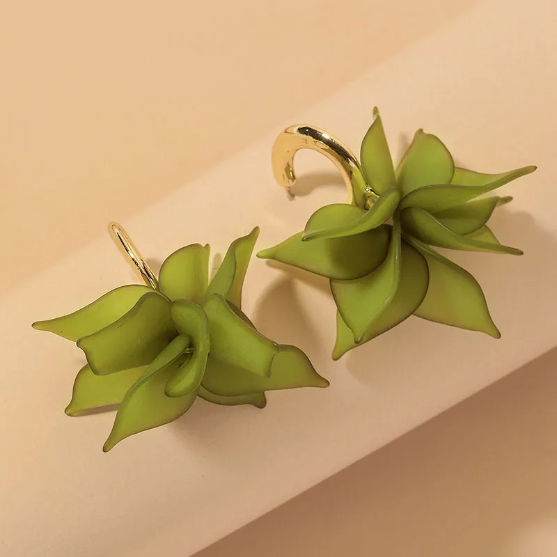 여성을위한 아크릴 말차 녹색 꽃 꽃잎 귀걸이 패션 C 모양의 드롭 귀걸이 파티 웨딩 귀 보석 도매