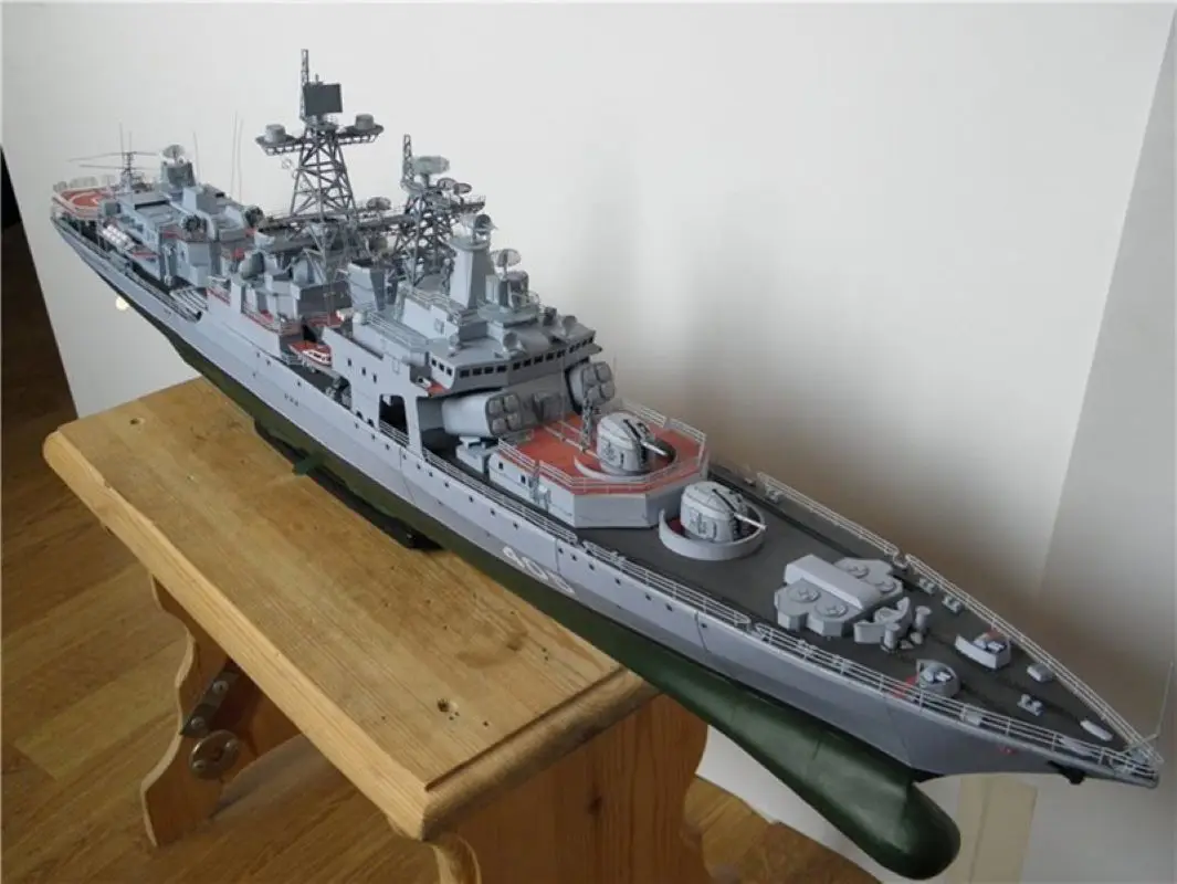 Modelo de papel del Almirante Levchenko, destructor antisubmarino del destructor de rifles guiados por la clase rusa de Las rastas de Harlem