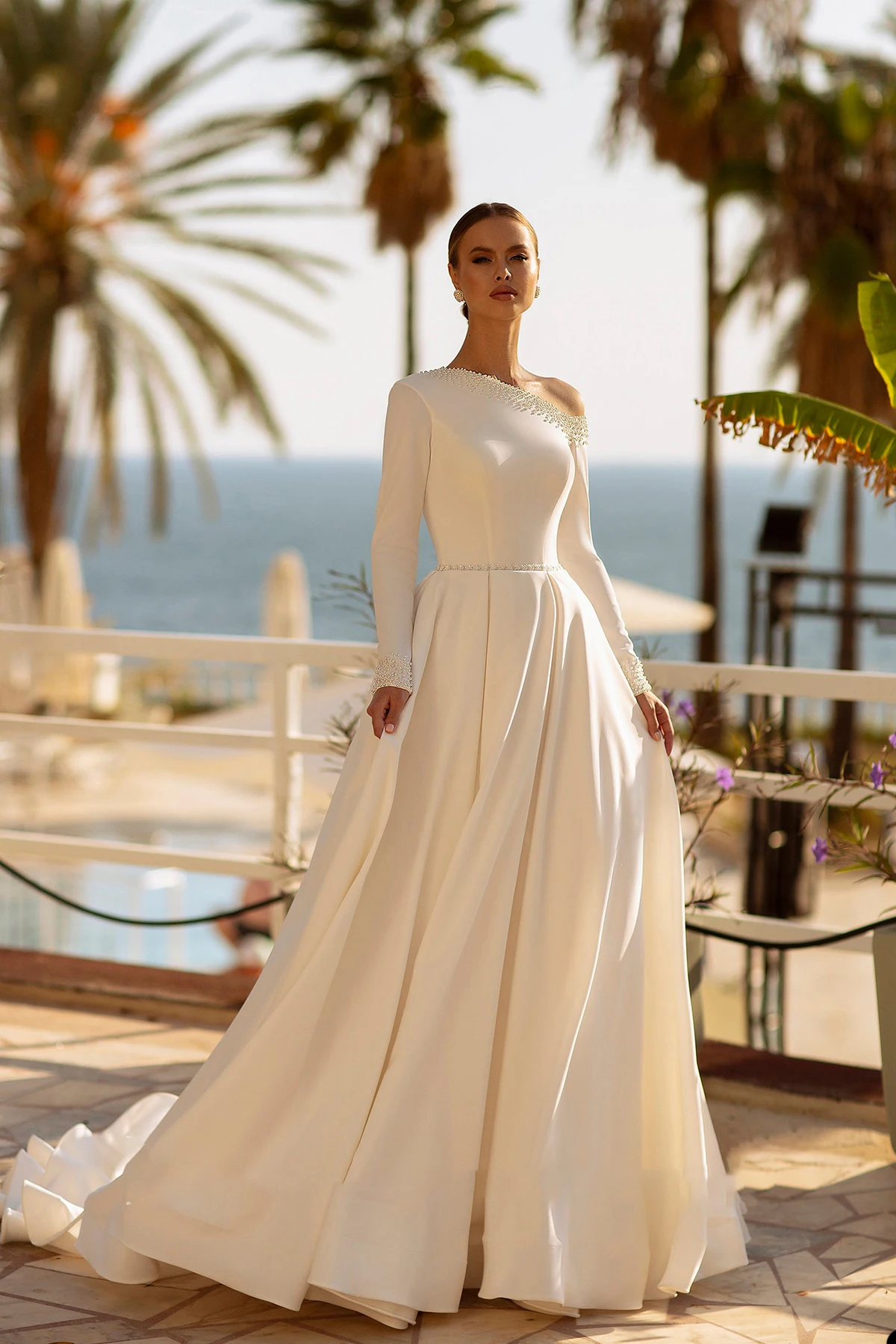 Elegant Strapless A-Line ชุดแต่งงานไข่มุกเอวใหม่ Draped ที่กำหนดเองชุดเจ้าสาวแปรงรถไฟ Robe De Mariage ขายร้อน