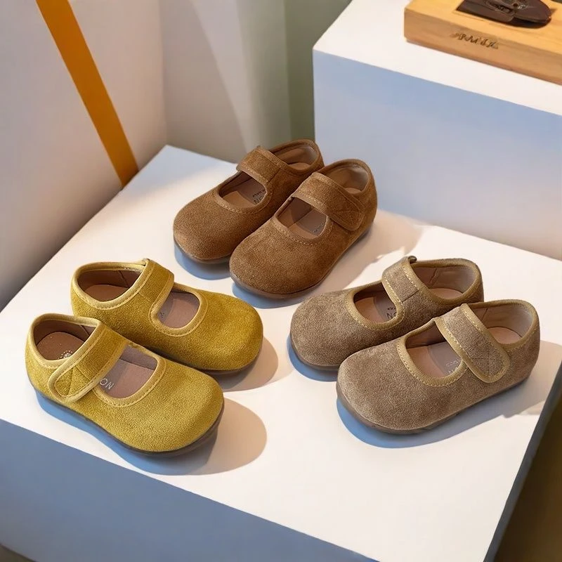 2025 جديد بنات الجلد المدبوغ حذاء مسطح لينة وحيد الاطفال أحذية نمط جديد بلون بسيط حذاء كاجوال للأطفال ربيع الخريف