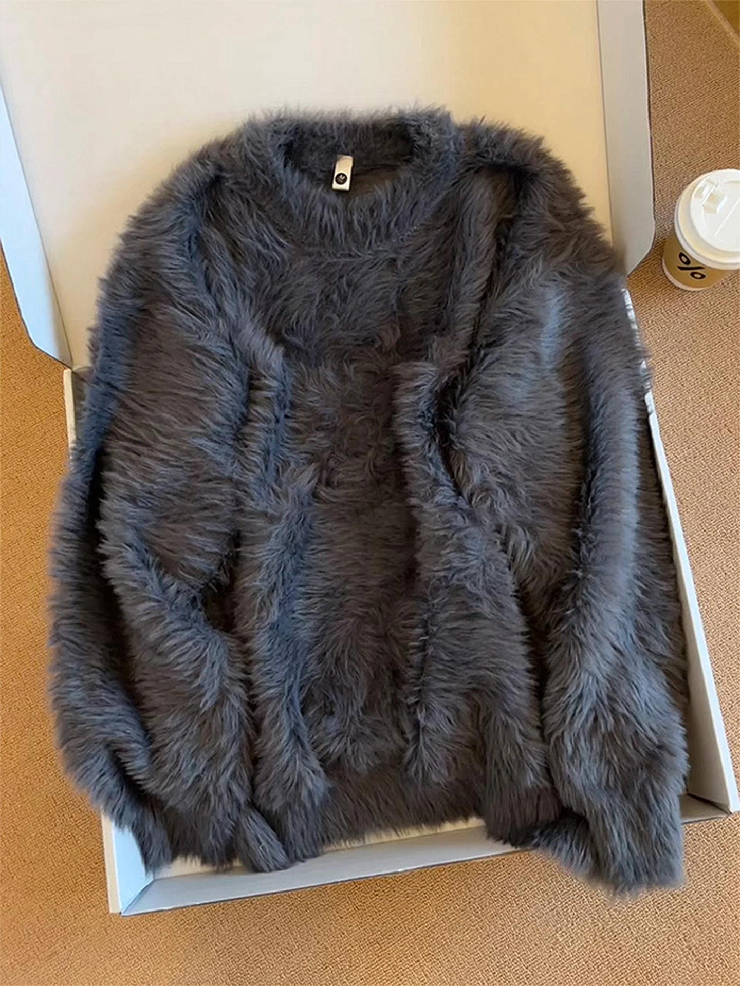 

Мягкий вязаный свитер из морской шерсти для мужчин, осенне-зимний, в стиле «ленивый шик», с эффектом высокого класса, свободного кроя, длинный рукав, V-образный вырез...