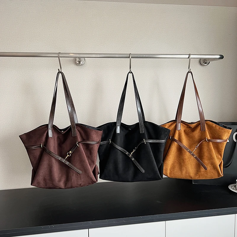 الجانب الأيسر المرأة سعة كبيرة فو الجلد المدبوغ حقيبة كتف 2025 الشتاء حمل حقيبة فاخرة مصمم الاتجاه العلامة التجارية حقائب اليد والمحافظ