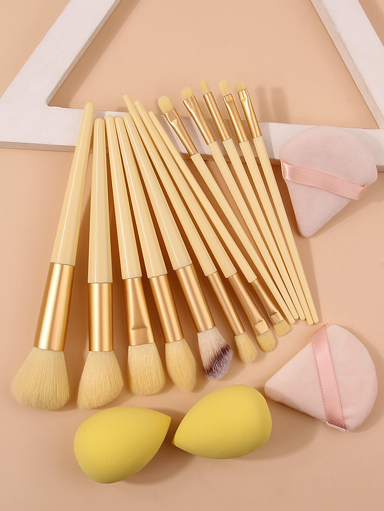 13-delige make-upborstelset met zachte haren, blushborstel, oogschaduwborstel, draagbaar 4-delige ultrazachte make-up poederdons en spons ei