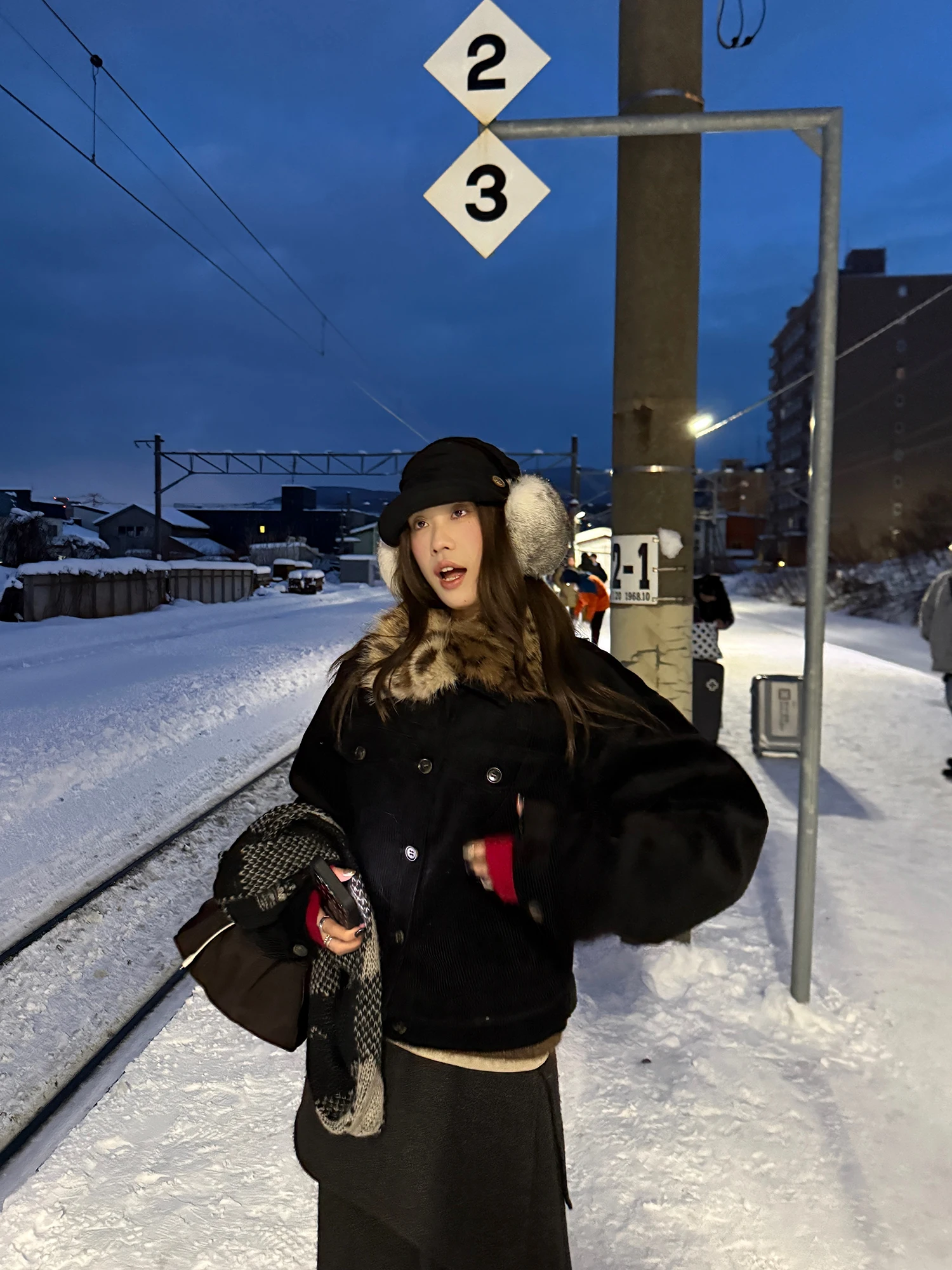 

Съемный вельветовый жакет из хлопка с леопардовым принтом, с отстегивающимся меховым воротником и утягивающим поясом