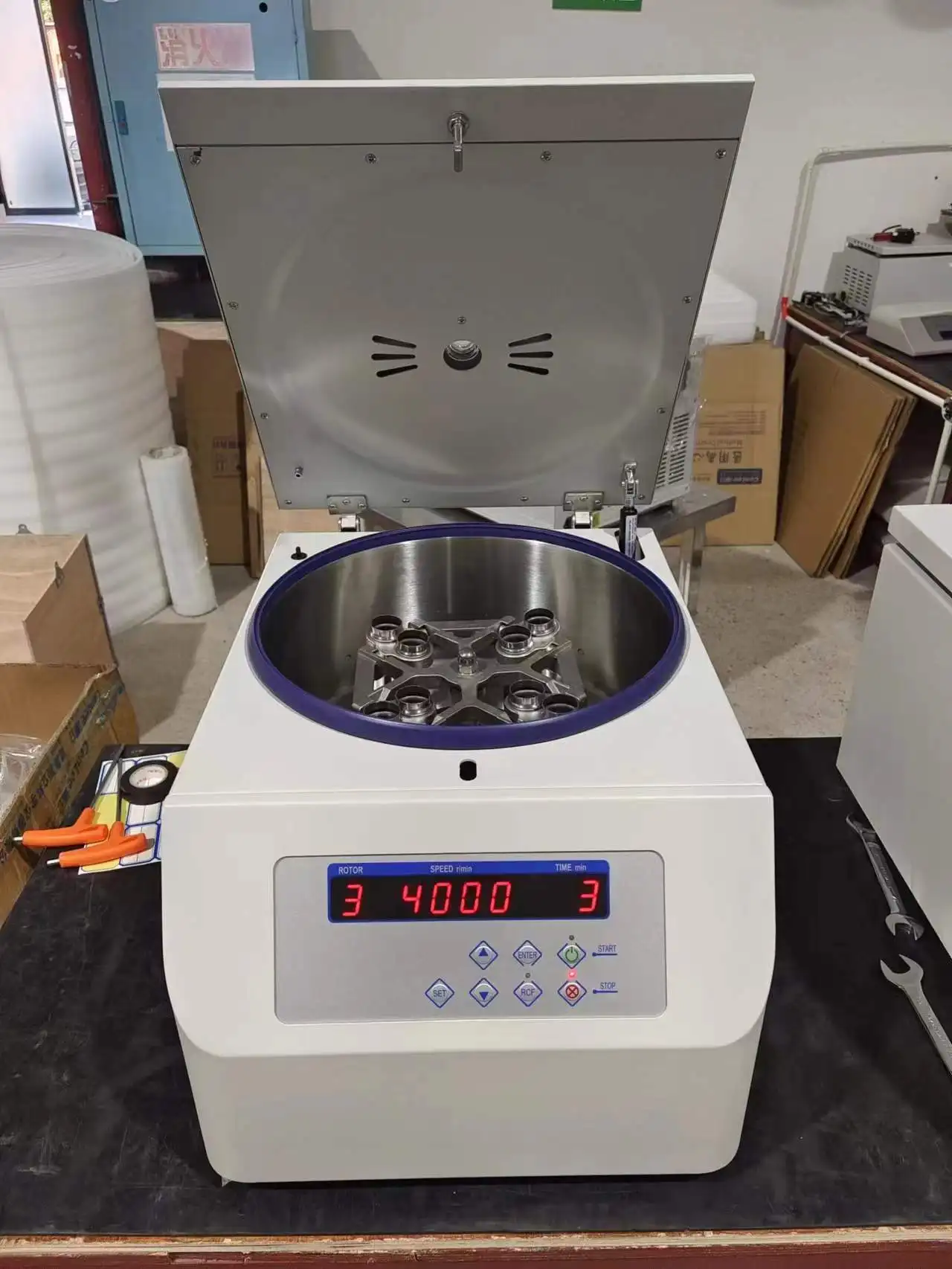 XL5A Horizontal Swing Out Rotor Blood Centrifuge Machine 5000rpm Low Speed for Lab Use