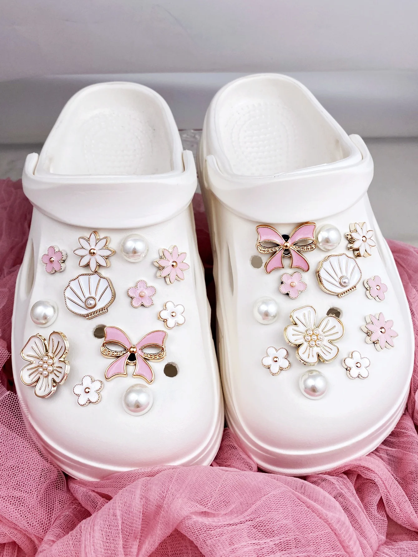 

24 шт., жемчужные ракушки из АБС-пластика с краями из белого золота, цветы, розовые банты, цветы, белые цветы, пряжка для обуви из АБС-пластика, украшение своими руками