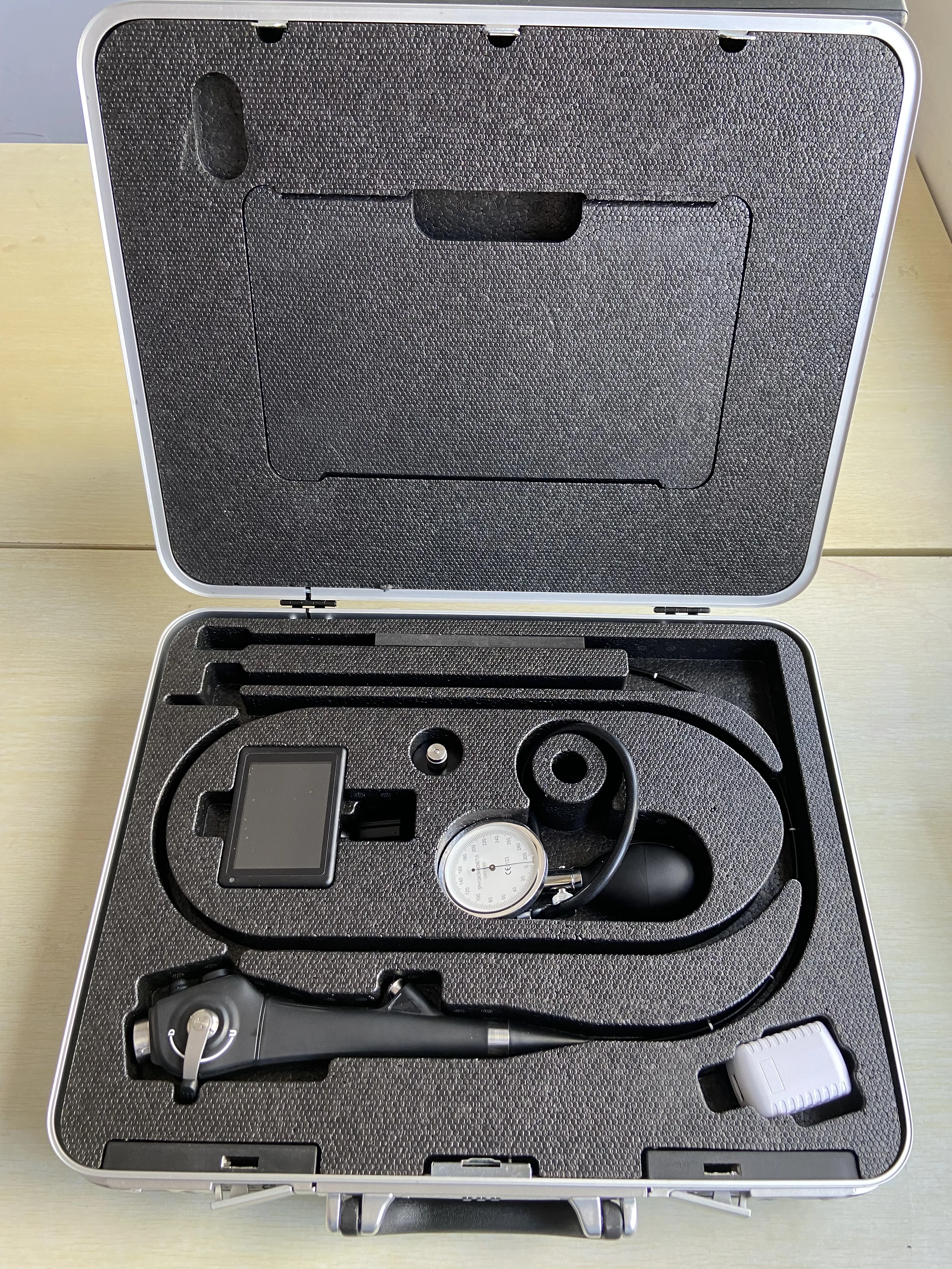 Endoscópio de otorrinolaringologia com display de 3,5 polegadas, ajuste de iluminação, sonda de 3,9 mm, canal de trabalho de 1,2 mm